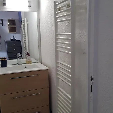 T2, Parking, Vue Sur Le Port *