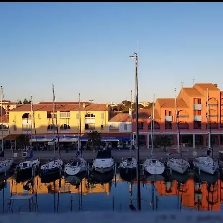 T2, Parking, Vue Sur Le Port Leucate