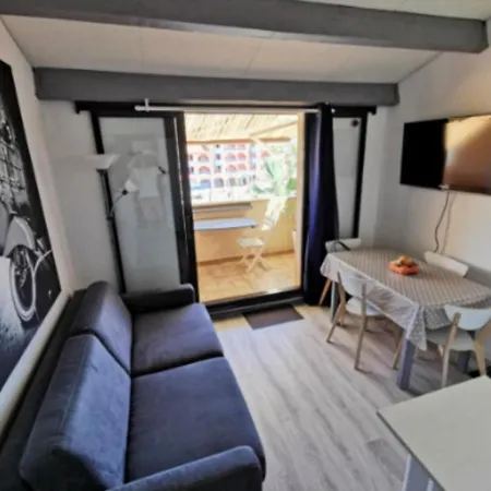 T2, Parking, Vue Sur Le Port *