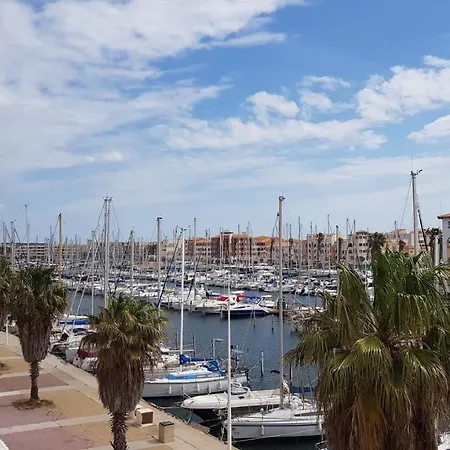 Un Sejour Pour Admirer Les Bateaux, A Port Apartment *