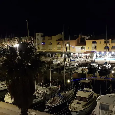 Un Sejour Pour Admirer Les Bateaux, A Port Apartment *